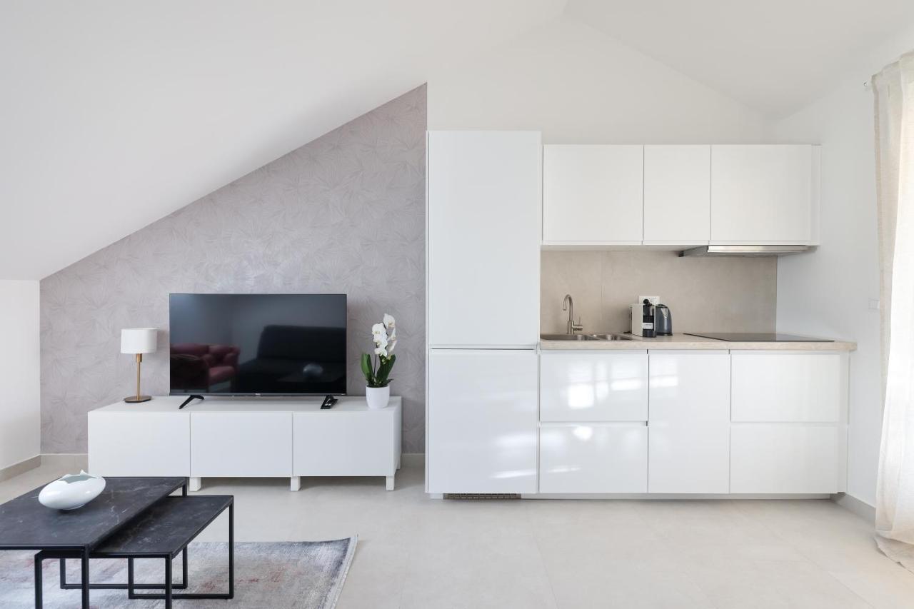 Apartments Mila Свети-Филип-и-Яков Экстерьер фото